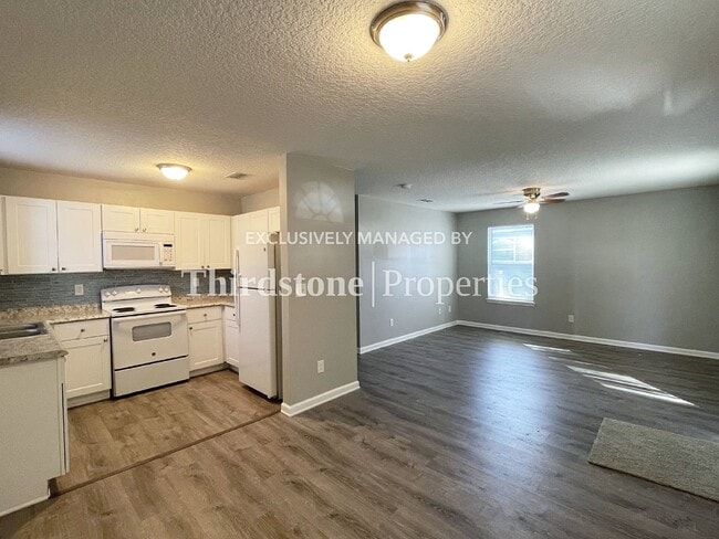 Photo - 371 Smith St