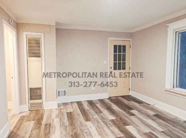 Photo - 4476 Monroe St