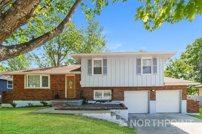 Building Photo - 3 BR/2BA | Newly Renovated Single Family Home | Car Covered Parking | Gated backyard