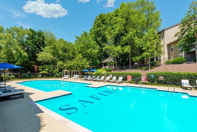 Sparkling Pool - Safire at Matthews Rental