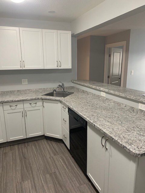 Photo - 235-325 Fines Dr