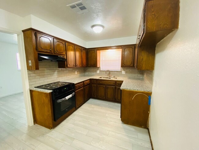 Photo - 305 S 5th St Unidad B