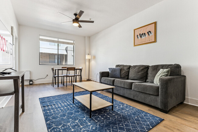 Building Photo - 6610 N 93rd Ave Rental