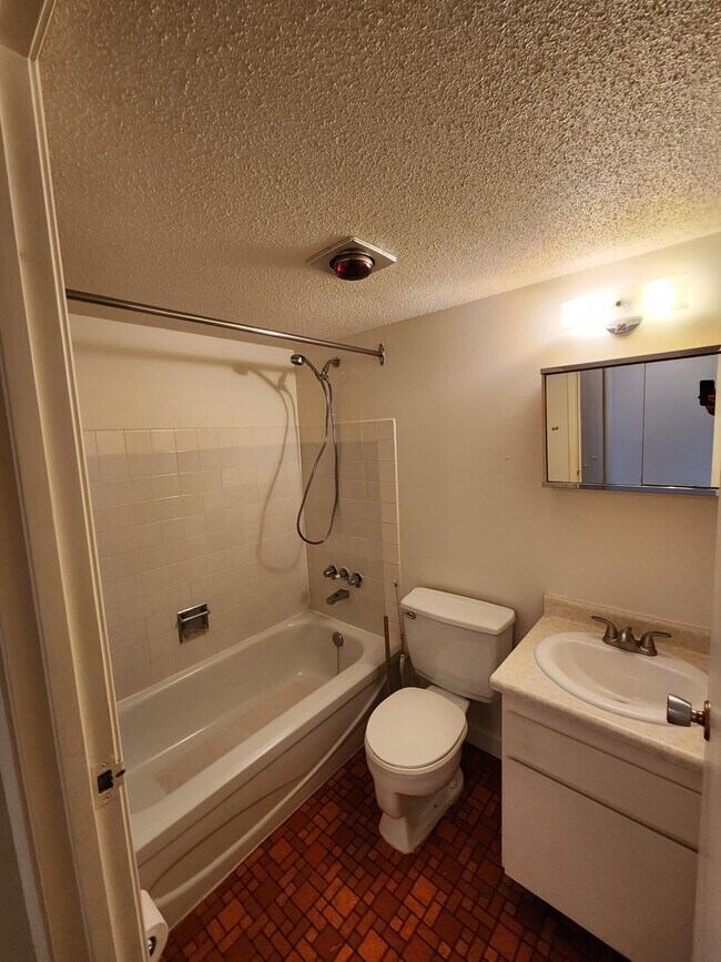 Photo - 1986 Glenidle Rd