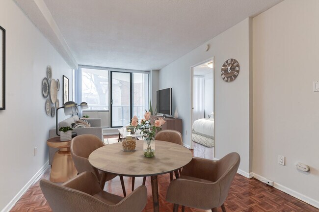 Building Photo - 250 St George St Unit 01006