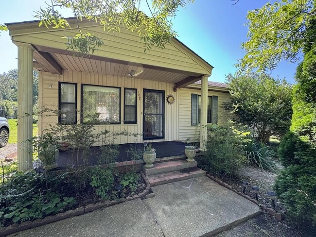 Building Photo - 102 Magnolia Dr Rental