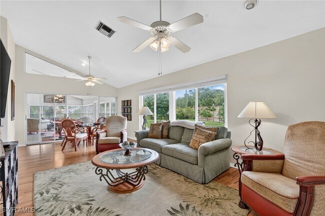 Photo - 112 Bordeaux Cir