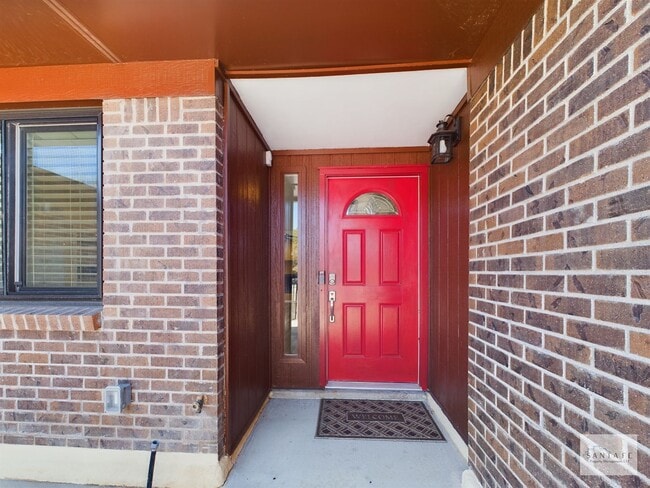 Photo - Beautifully Remodeled single Level Home Av...