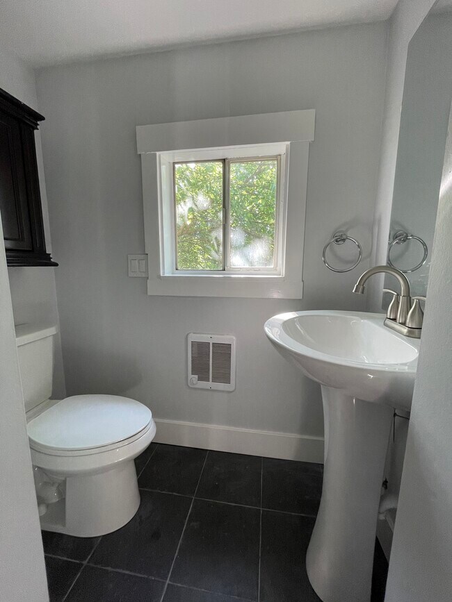 Photo - 177 Amabell St