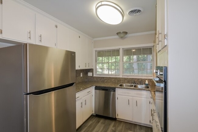 Photo - 553 E Moye Dr