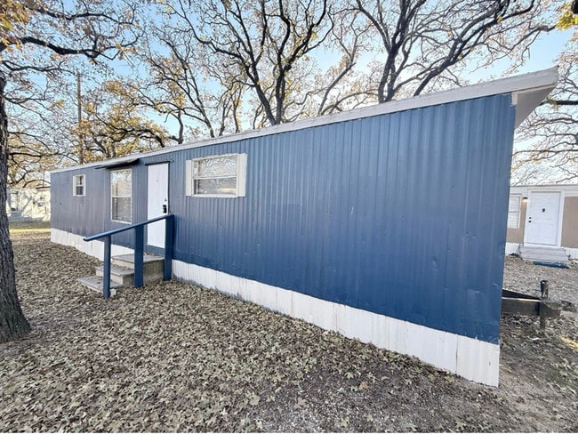 Building Photo - 215 Weeks Rd