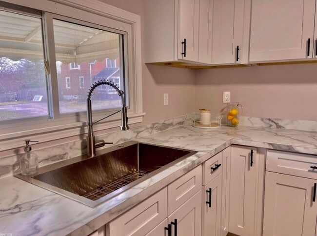 Photo - 1194 South St