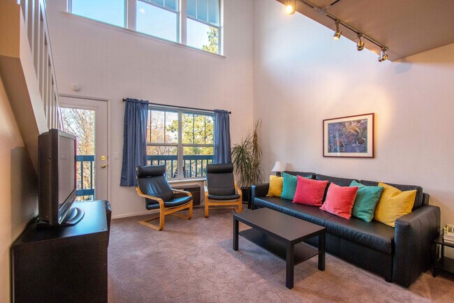 Building Photo - 714 Cascade Ave Rental