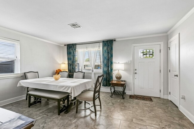 Photo - 8844 Fulton St