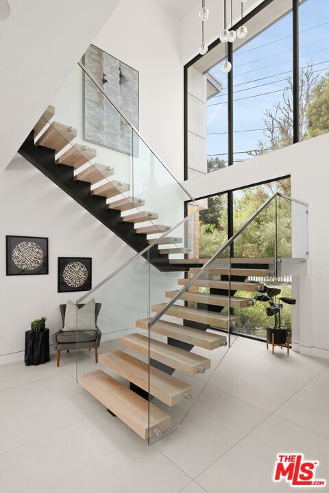Photo - 2814 Roscomare Rd