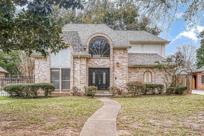 1015 Sugar Lakes Dr