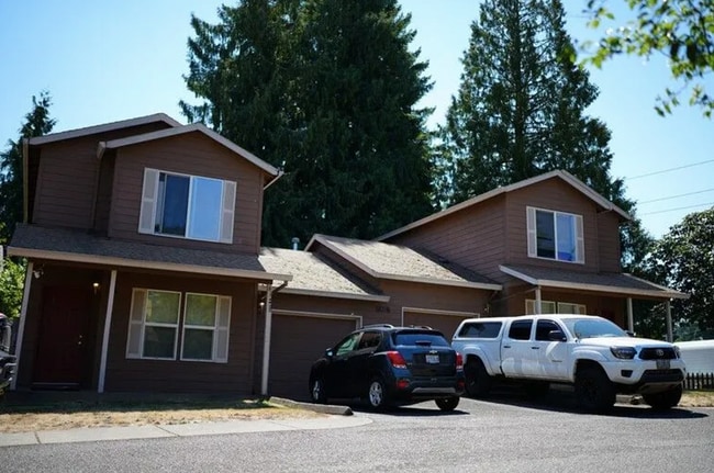 Building Photo - Spacious 3 Bed 2 Bath Townhome * Available July! Unit 18312-B
