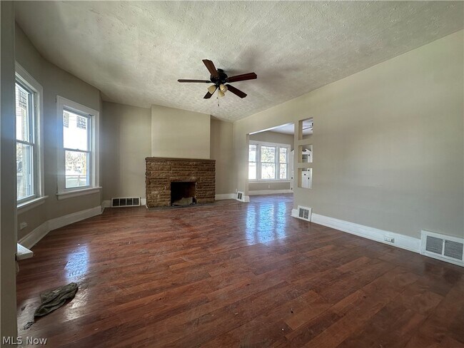 Photo - 485 E 149th St