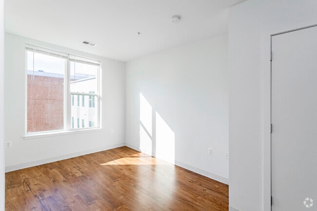 2 BR, 2 BA - 932 SF