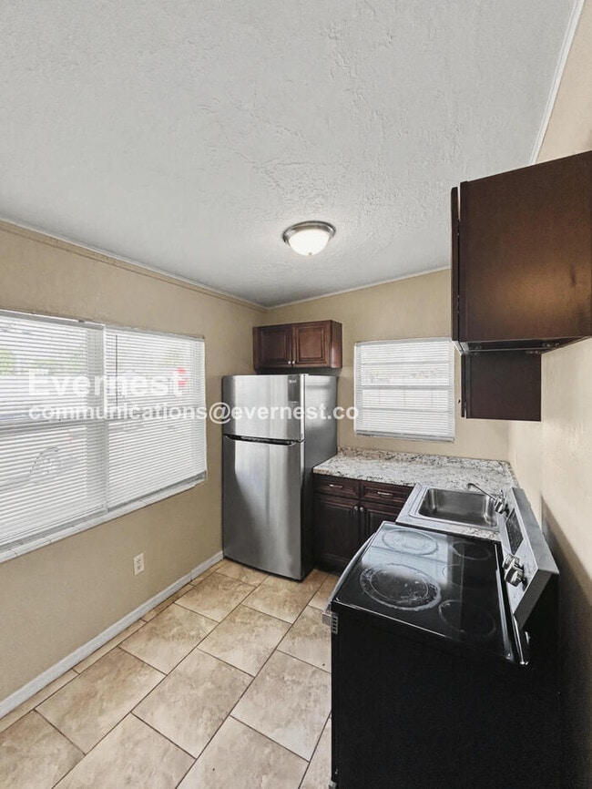 Photo - 2925 N 46th St Unit A