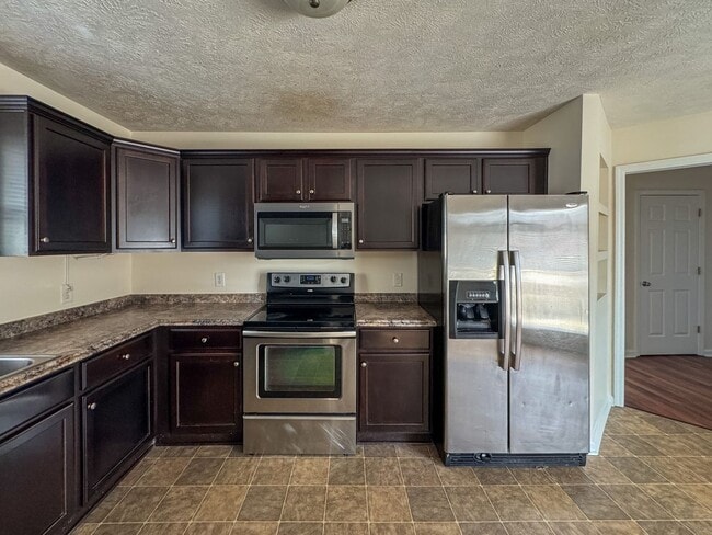 Photo - 3 Bed 2 Bath Home with Fenced Backyard