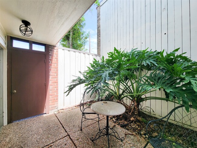 Photo - 2243 W Alabama St