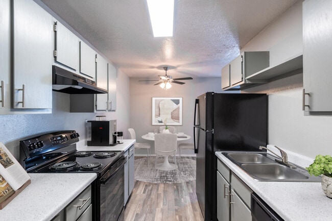 Photo - Peaks at Los Ranchos