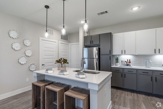 2BR, 2BA - 1,116 SF