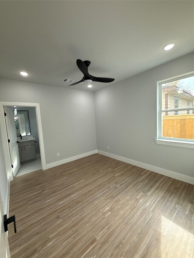 Photo - 3101 Live Oak St