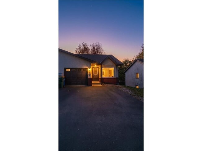 Photo - 9 Heights Rd NE