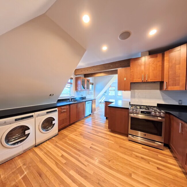 Photo - 185 Davis Ave