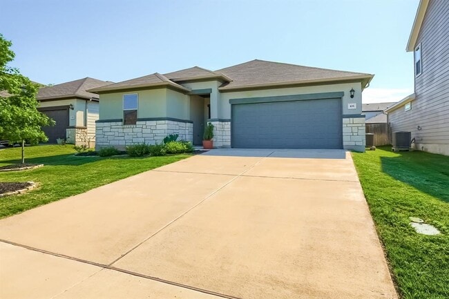 Building Photo - 108 Flexus Ln