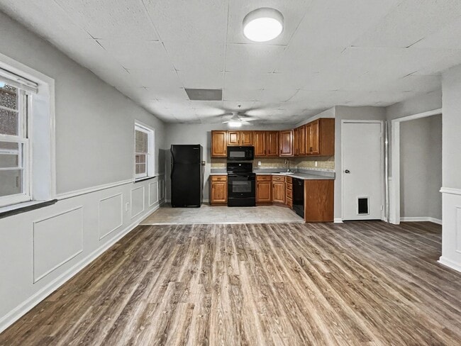 Photo - 829-833 Conestoga Road