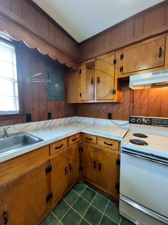 Photo - Summer Special: Cozy 1 Bed / 1 Bath Near Tennessee Tech – Pet Friendly! Unit E 17th 114 1