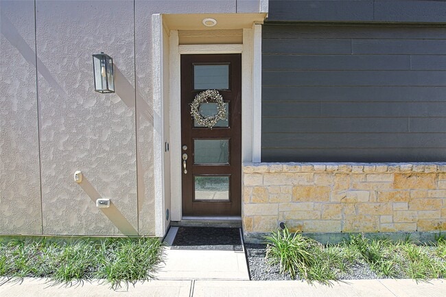Photo - 10005 Brickhouse Dr