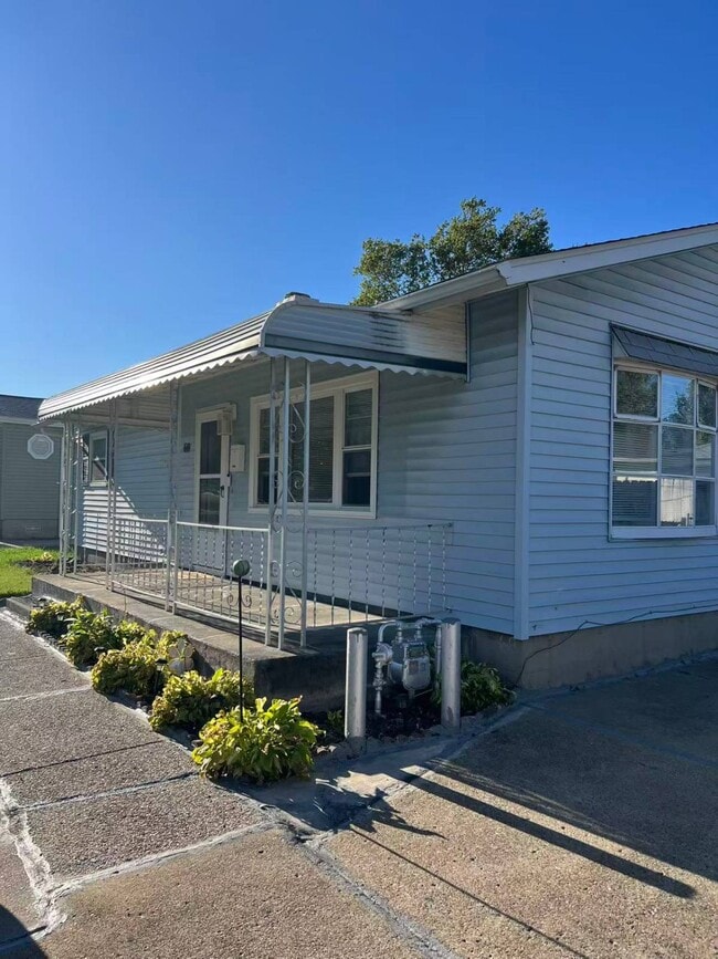Building Photo - 68 Bellhurst Rd Rental