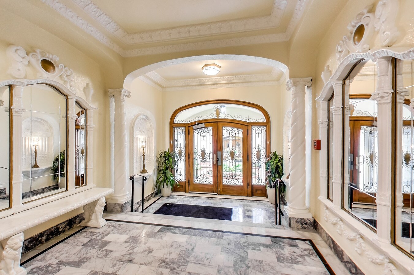 Photo - 1320-1380 Lombard