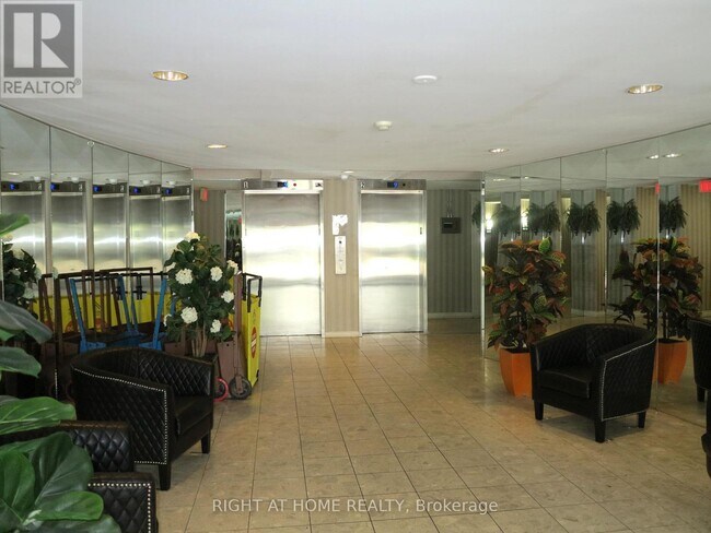 Photo - 570 Proudfoot Ln Unit 1011