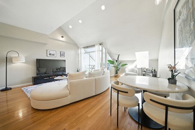 Photo - 145 St Botolph St Unidad U36