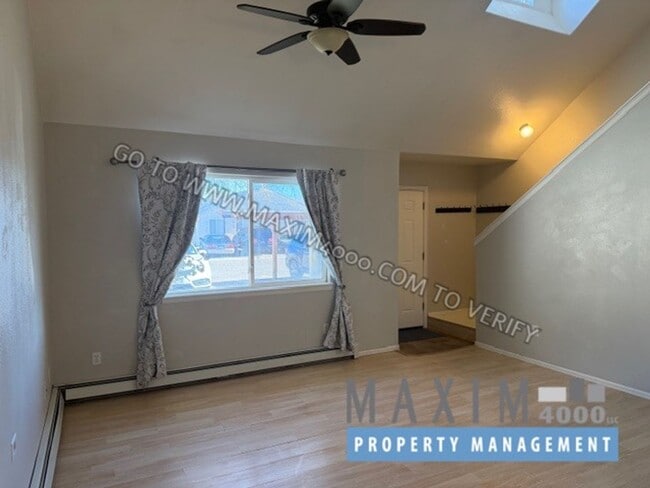 Photo - 385 Sunnyside Cir