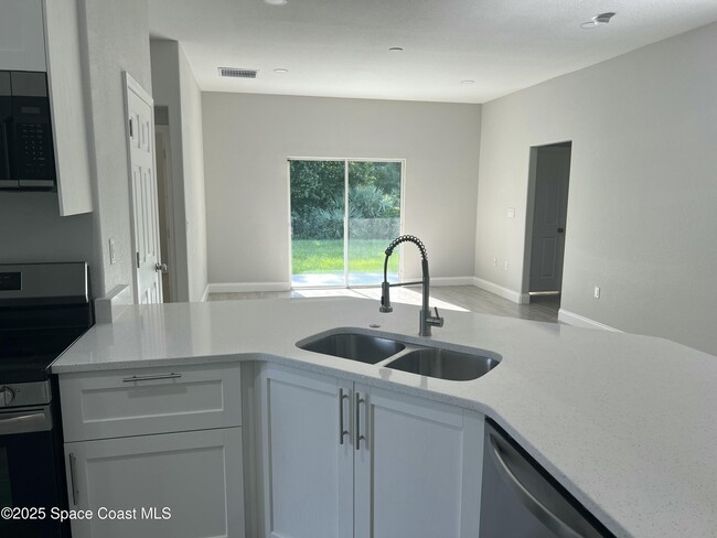 Photo - 571 San Filippo Dr SE