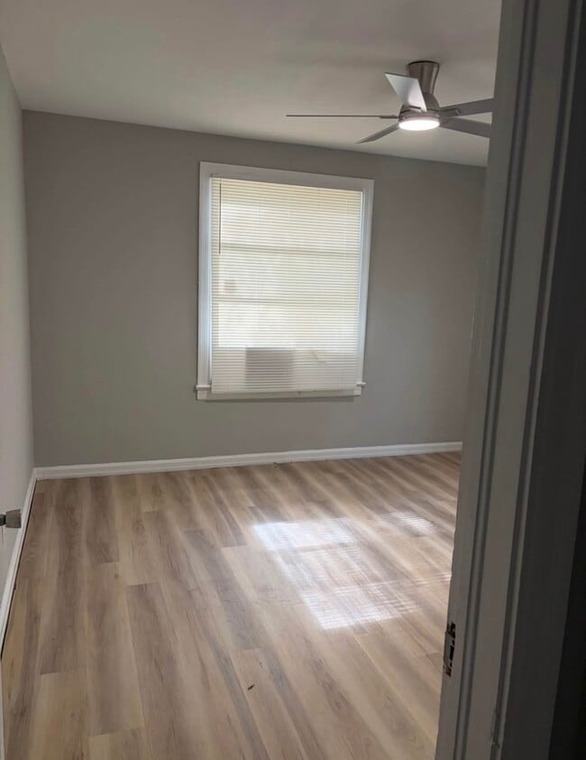 Photo - 2114 Merrill Ave