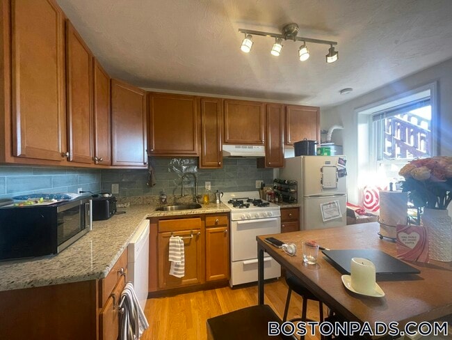 Photo - 1056 Cambridge St Unit 2R