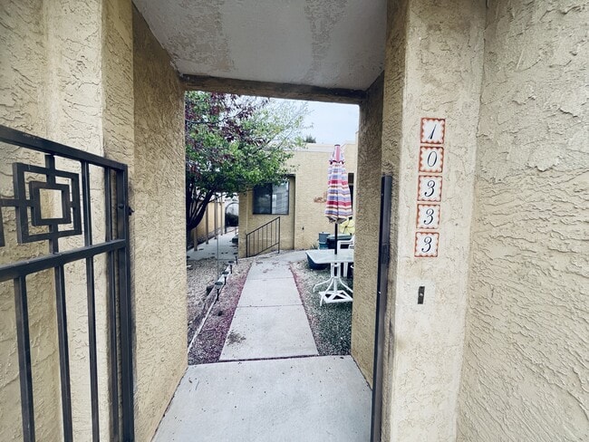 Photo - 10333 Camino Del Oso NE