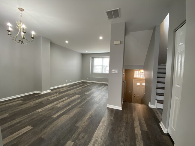 Photo - 1105 N Claremont Dr