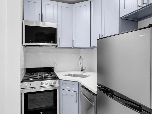 Building Photo - 321 E 48th St Unit 4C