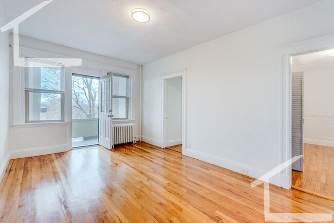 Building Photo - AWESOME 2 bed in Allston.... Don't miss out!!