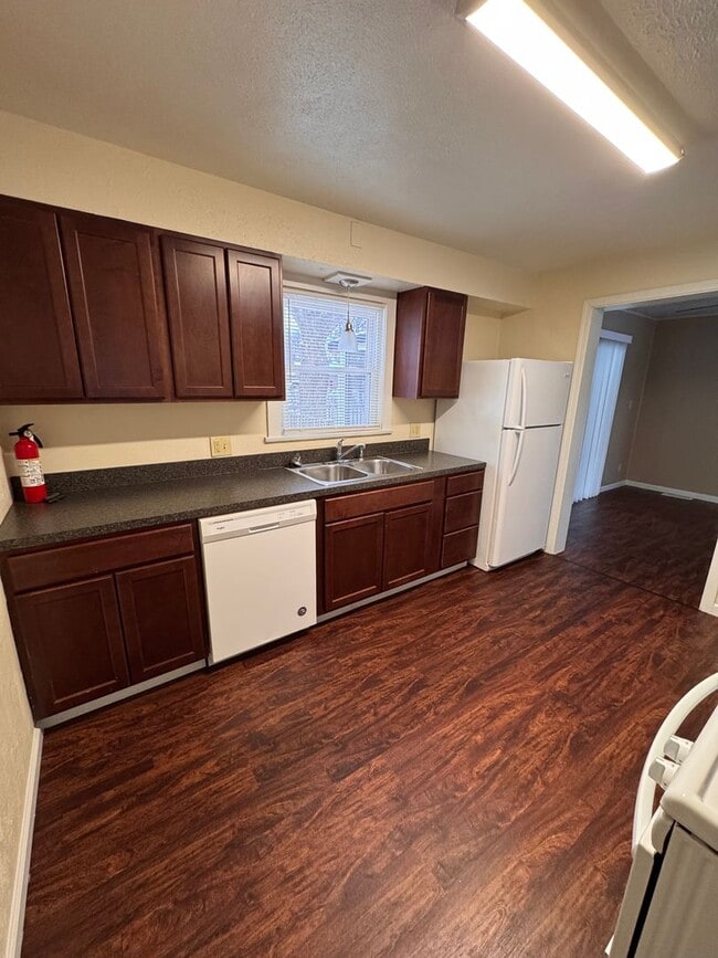 Photo - 212 E Montrose St