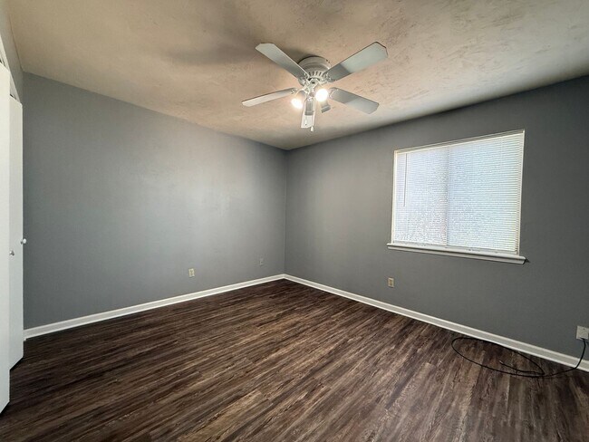 Photo - Downstairs unit of Mahan. Close to TMH. Unit A