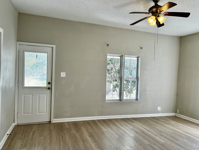 Photo - 721 N Texas St